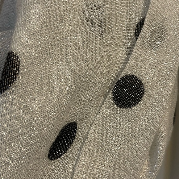 Shimmering Scarf - Picture 2 of 3